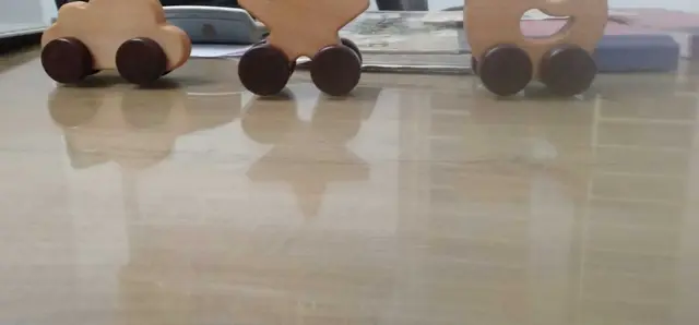 Tekerlekli ahşap oyuncaklar